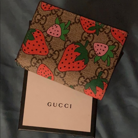 COPY - COPY - Gucci Strawberry Wallet - Picture 6 of 8